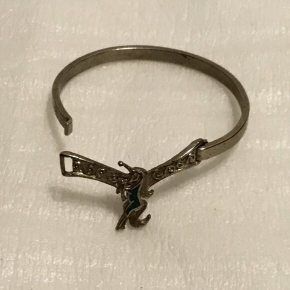 Vintage unicorn hinged bracelet with Turquoise inlay - Picture 9 of 11